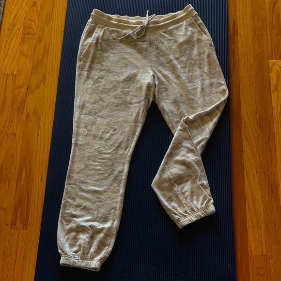 GAP Pants - Trendy Gap camo joggers